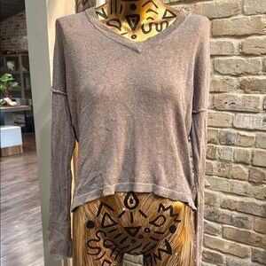 Vince Women's Brown V-Neck Long Sleeve lightweight sweater 1